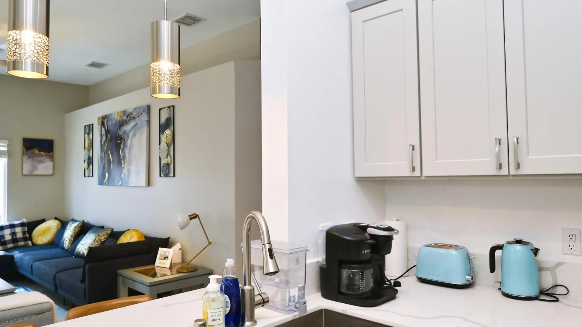 Near The Strip, Smart Tvs, Wifi, Private Garage And Backyard Villa Las Vegas