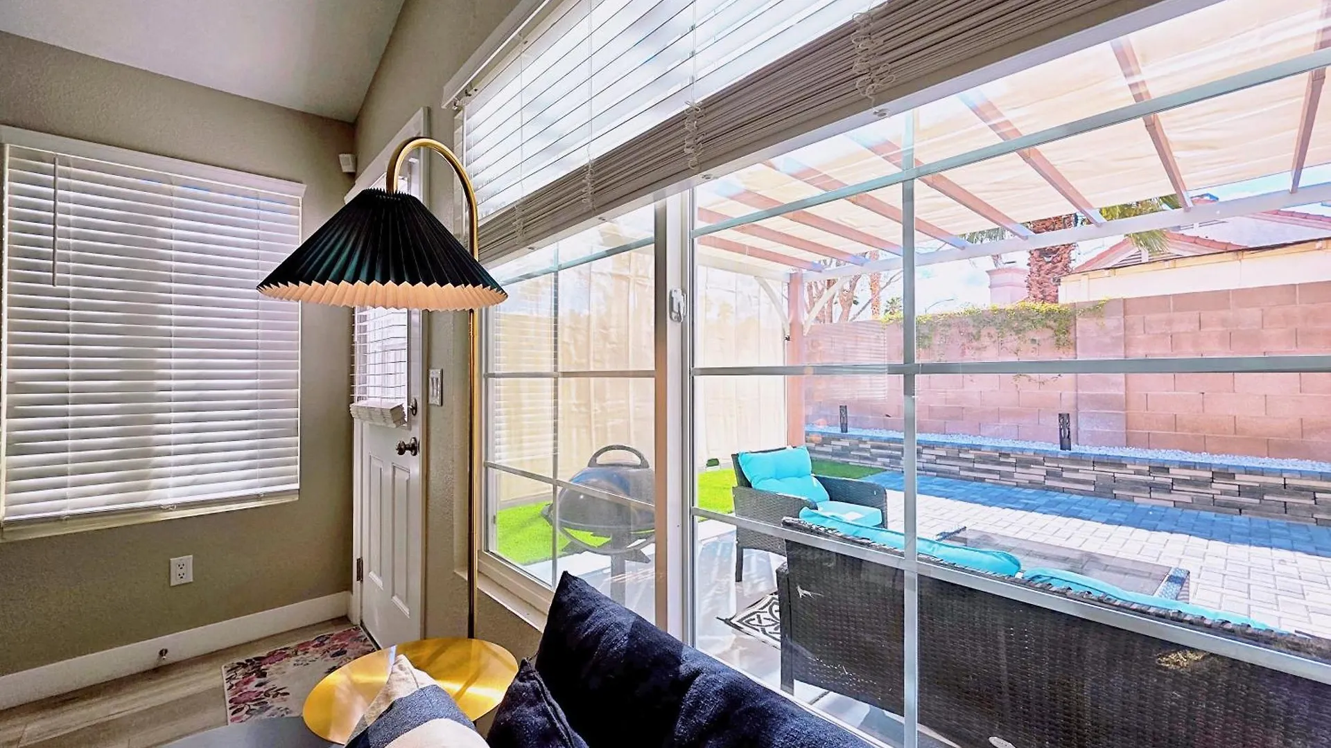 Holiday home Near The Strip, Smart Tvs, Wifi, Private Garage And Backyard Villa Las Vegas